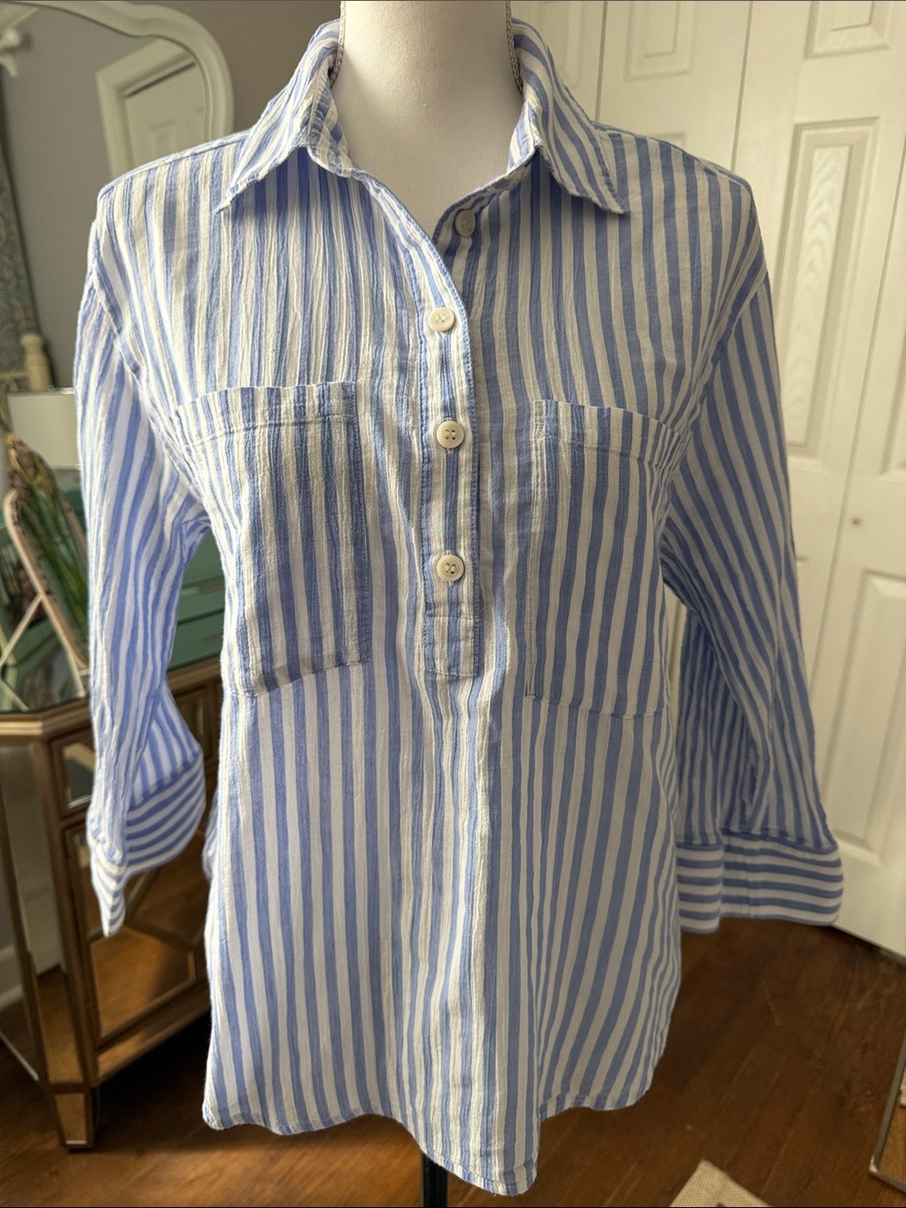 H&M Light Blue & White Striped Button-Front 3/4 Sleeve Women's Shirt Small ❤️